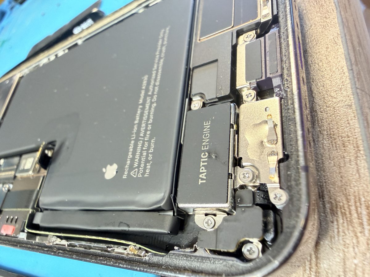 Mon téléphone est tombé dans l'eau… Pourquoi il ne faut surtout pas le cacher au réparateur